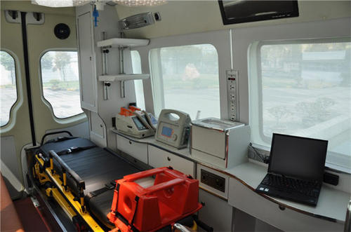 馆陶县救护车内部